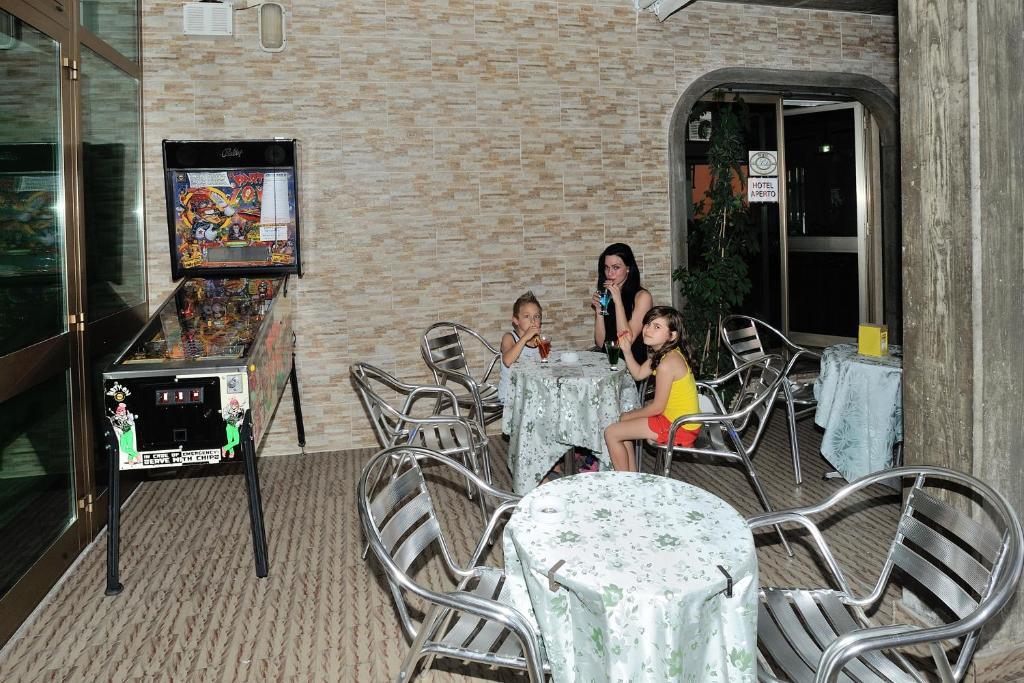 Hotel Lidia Alba Adriatica Eksteriør billede