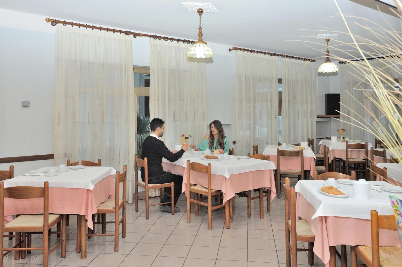 Hotel Lidia Alba Adriatica Eksteriør billede